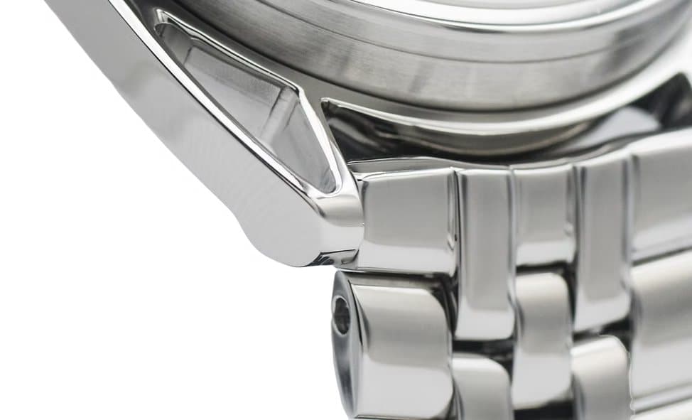 The Nexus lugs and bracelet in close-up