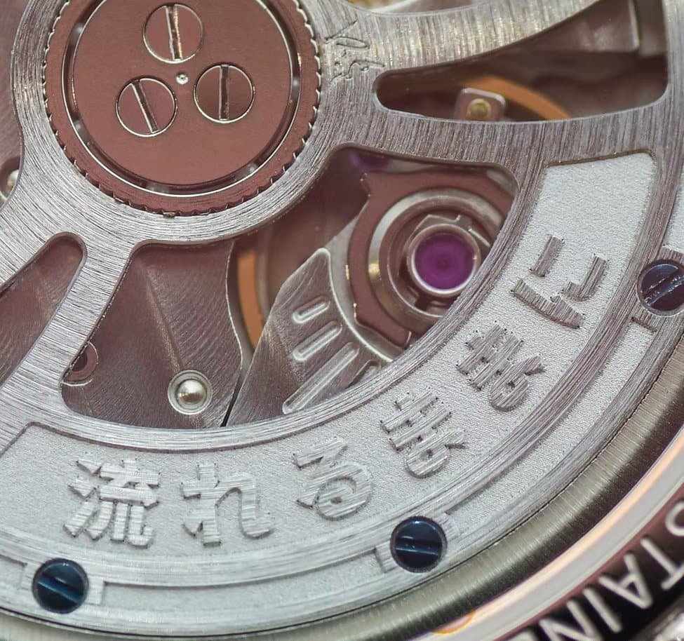 The Nexus case-back and its engraved rotor