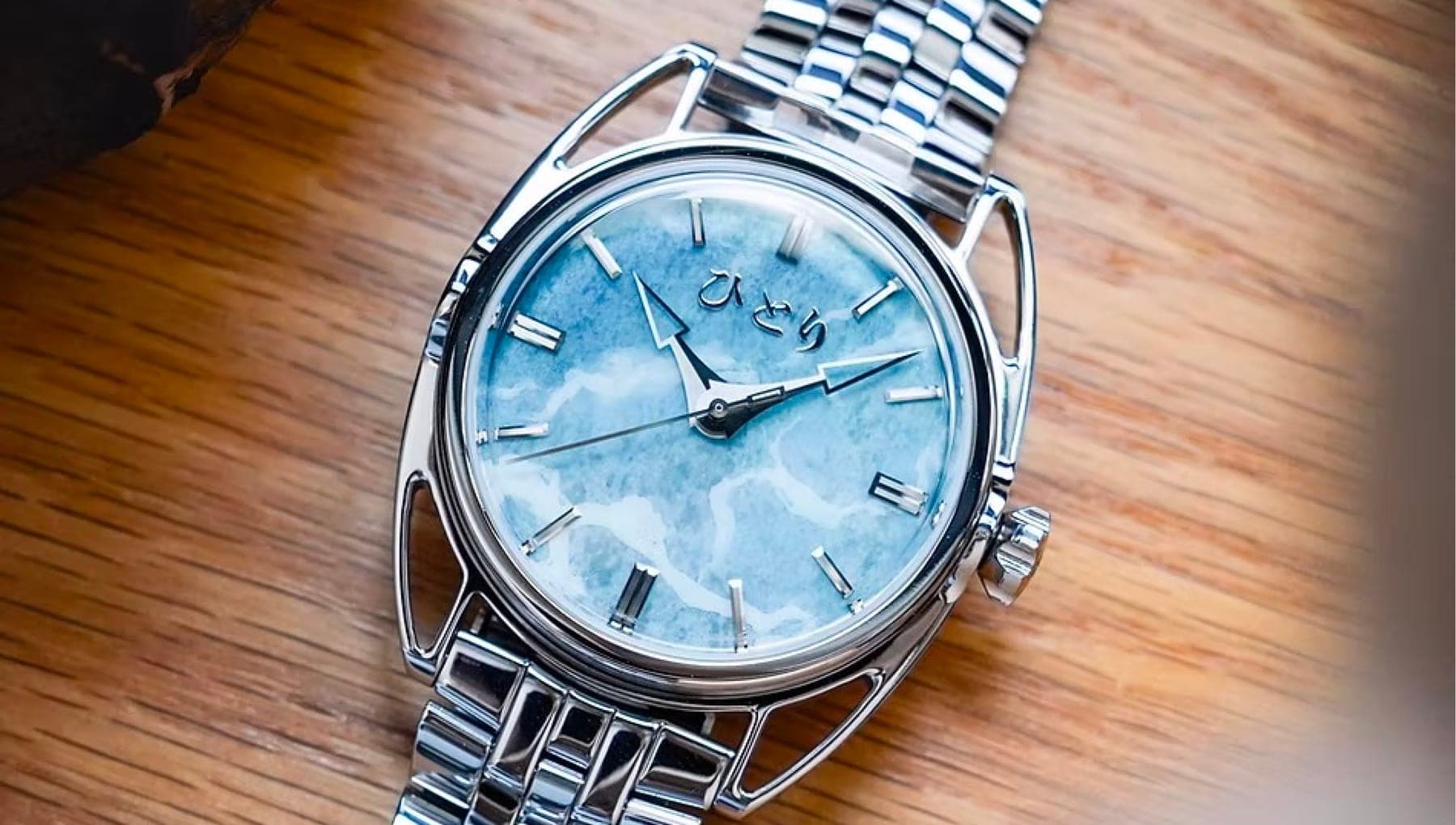 A Nexus Yuyake Nami Washi with its blue washi dial
